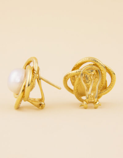 Pendietes con perla bañados en oro Pearl Flower
